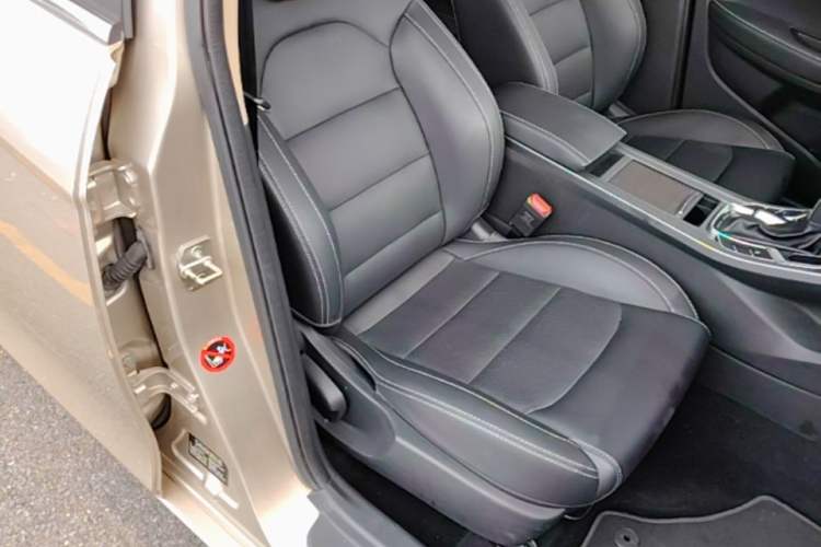 Used Geely Auto Emgrand 2018 1.5L CVT Upward Connect Edition Right Front Seat