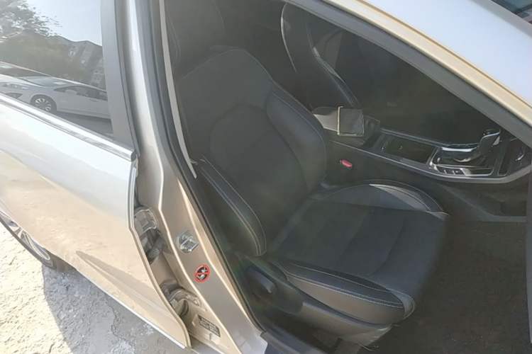 Used Geely Auto Emgrand 2018 1.5L CVT Upward Connect Edition Right Front Seat