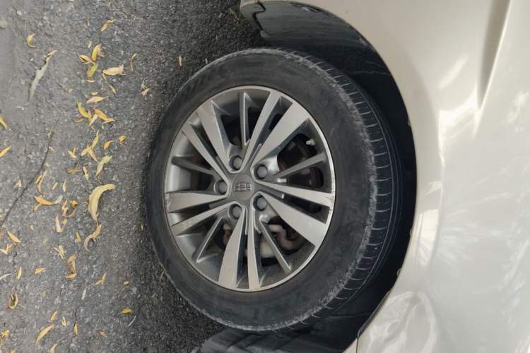 Used Geely Auto Emgrand 2018 1.5L Manual Upward Connect Edition Right Front Wheel Hub