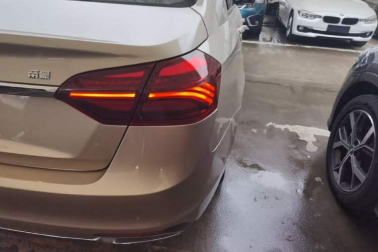 Used Geely Auto Emgrand 2018 1.5L CVT Upward Connect Edition Right Rear Taillight