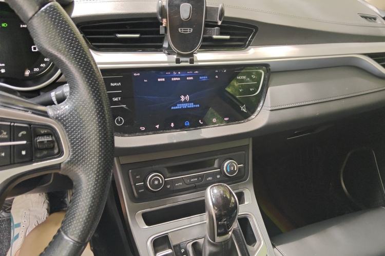Used Geely Auto Emgrand 2018 1.5L CVT Upward Connect Edition Audio And AC Panel