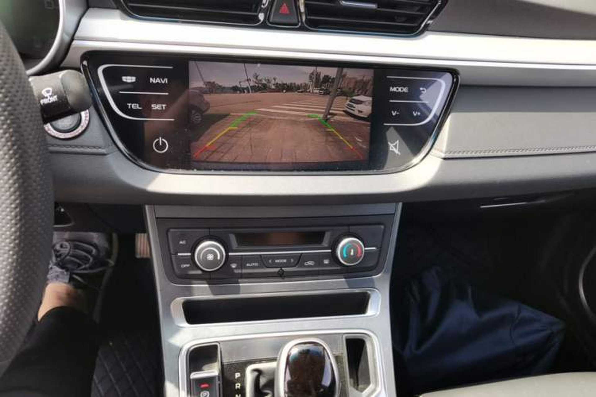 Used Geely Auto Emgrand 2018 1.5L CVT Upward Connect Edition Audio And AC Panel
