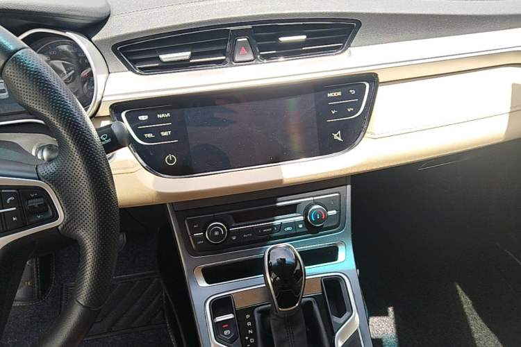 Used Geely Auto Emgrand 2018 1.5L CVT Luxury Model Audio And AC Panel