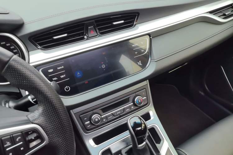 Used Geely Auto Emgrand 2018 1.5L CVT Upward Connect Edition Audio And AC Panel