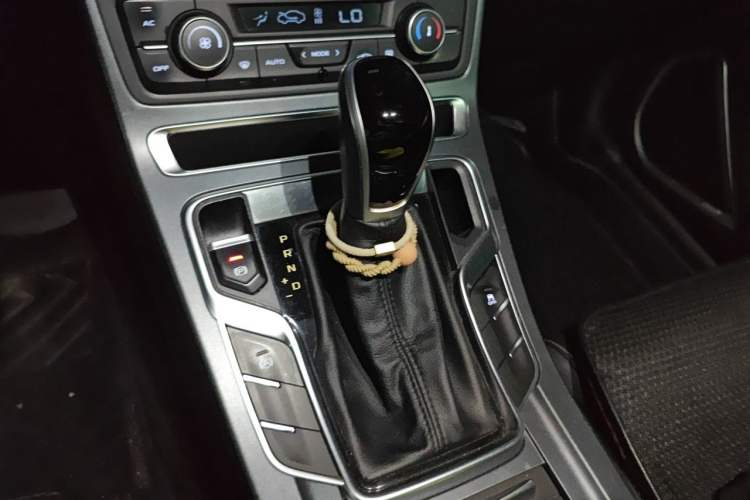 Used Geely Auto Emgrand 2018 1.5L CVT Upward Connect Edition Gear Lever