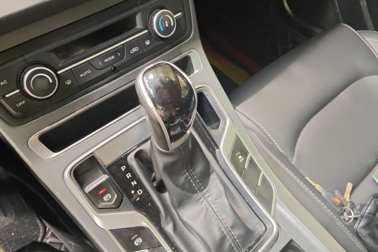 Used Geely Auto Emgrand 2018 1.5L CVT Upward Connect Edition Gear Lever