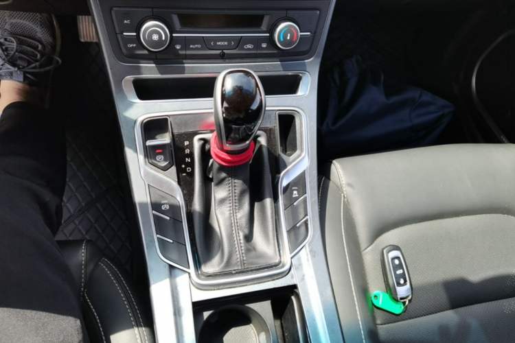 Used Geely Auto Emgrand 2018 1.5L CVT Upward Connect Edition Gear Lever