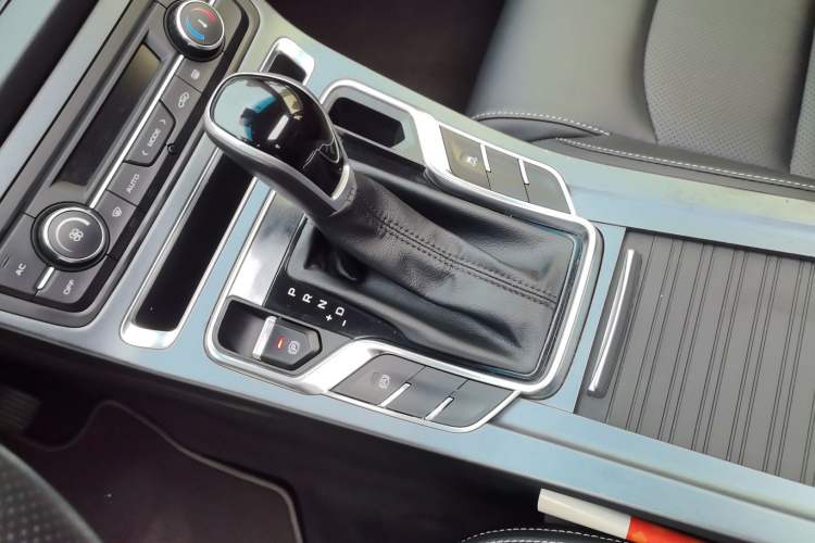 Used Geely Auto Emgrand 2018 1.5L CVT Upward Connect Edition Gear Lever