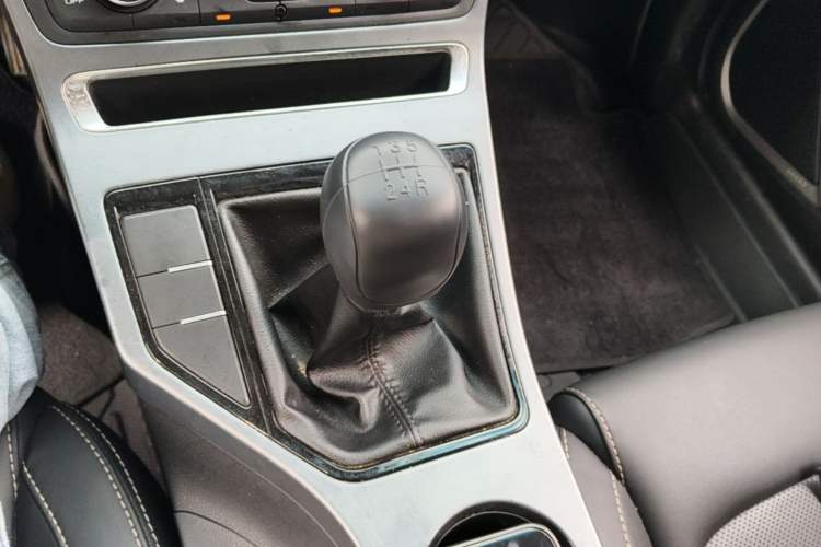 Used Geely Auto Emgrand 2018 1.5L Manual Upward Connect Edition Gear Lever