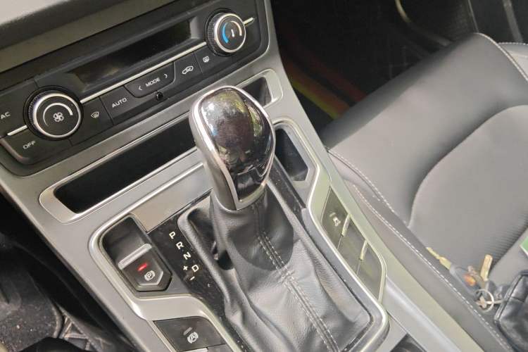 Used Geely Auto Emgrand 2018 1.5L CVT Upward Connect Edition Gear Lever