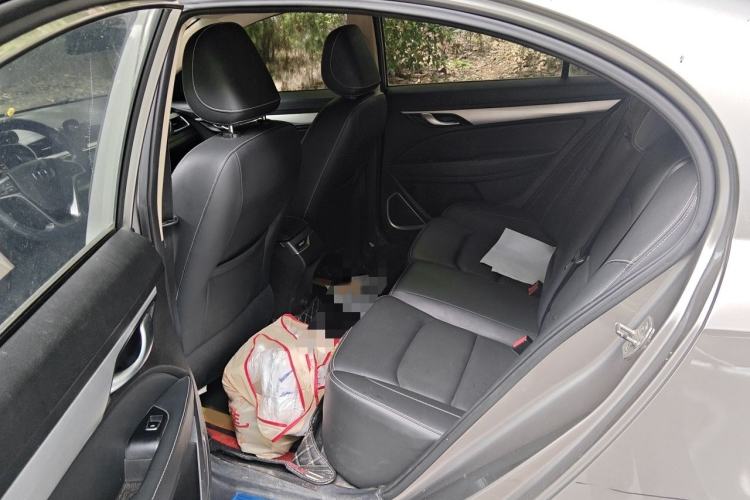 Used Geely Auto Emgrand 2018 1.5L CVT Upward Connect Edition Interior 4
