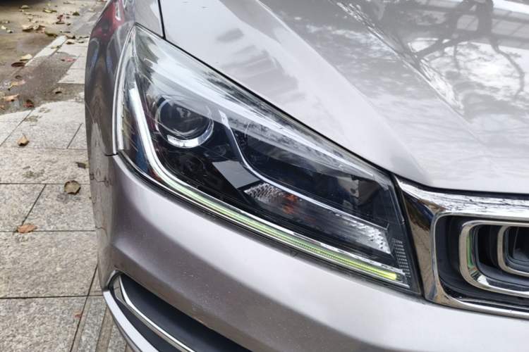Used Geely Auto Emgrand 2018 1.5L Manual Upward Connect Edition Right Front Headlight