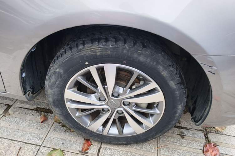 Used Geely Auto Emgrand 2018 1.5L Manual Upward Connect Edition Right Front Wheel Hub