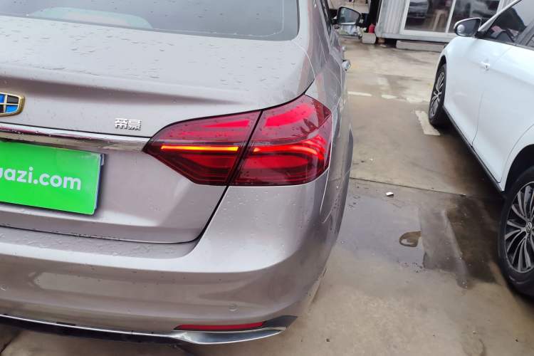 Used Geely Auto Emgrand 2018 1.5L CVT Upward Connect Edition Right Rear Taillight