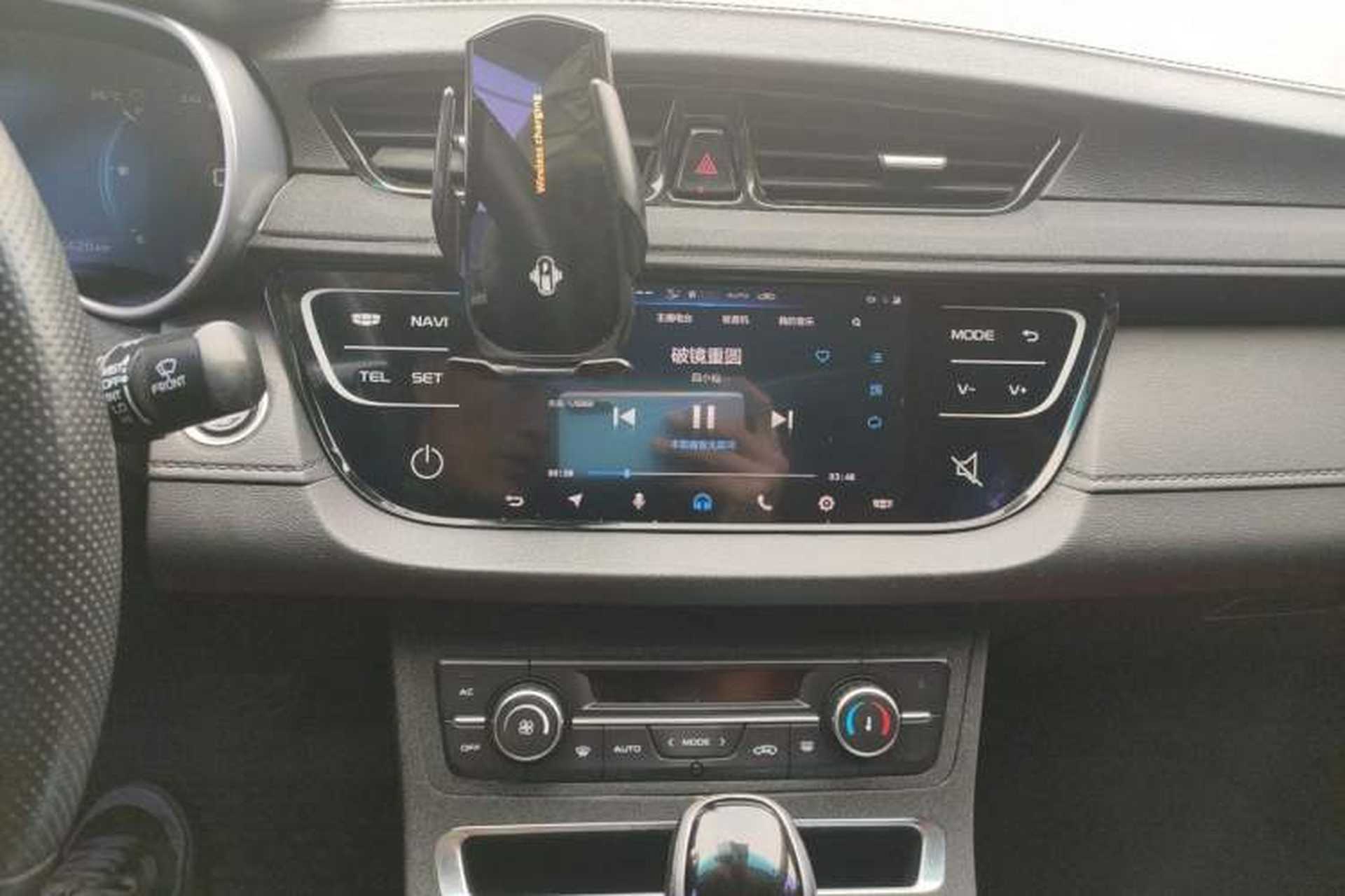 Used Geely Auto Emgrand 2018 1.5L CVT Upward Connect Edition Audio And AC Panel
