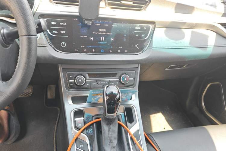 Used Geely Auto Emgrand 2018 1.5L CVT Upward Connect Edition Audio And AC Panel