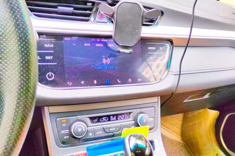 Used Geely Auto Emgrand 2018 1.5L CVT Upward Connect Edition Audio And AC Panel