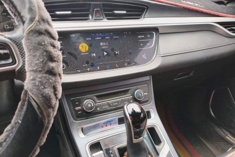 Used Geely Auto Emgrand 2018 1.5L CVT Upward Connect Edition Audio And AC Panel