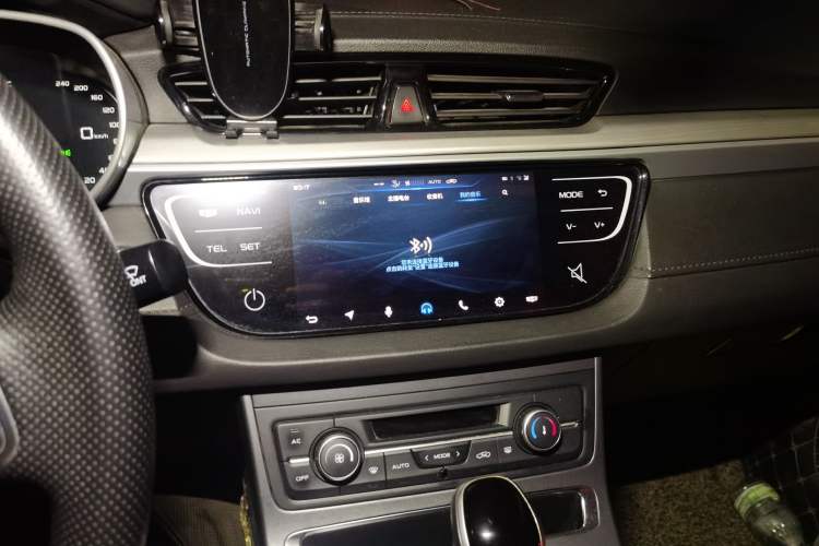 Used Geely Auto Emgrand 2018 1.5L CVT Upward Connect Edition Audio And AC Panel