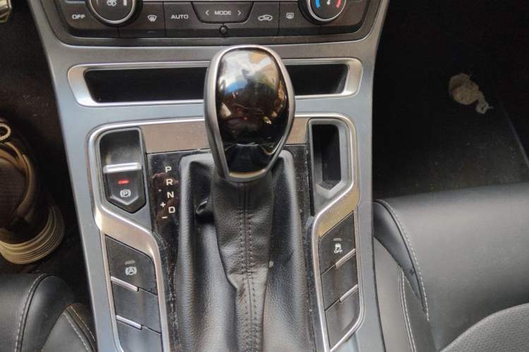 Used Geely Auto Emgrand 2018 1.5L CVT Upward Connect Edition Gear Lever