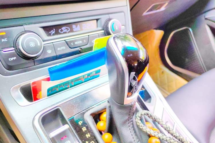 Used Geely Auto Emgrand 2018 1.5L CVT Upward Connect Edition Gear Lever