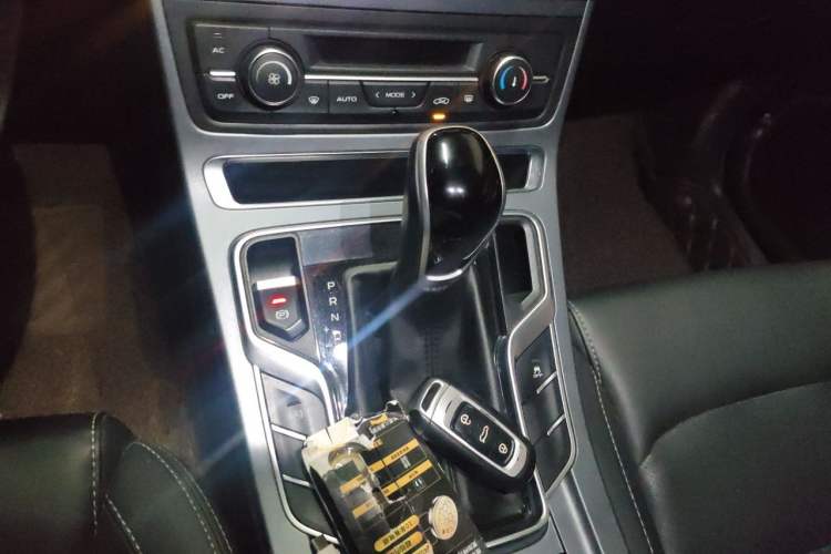 Used Geely Auto Emgrand 2018 1.5L CVT Upward Connect Edition Gear Lever