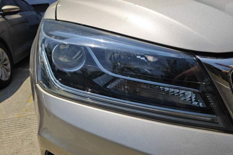 Used Geely Auto Emgrand 2018 1.5L CVT Upward Connect Edition Right Front Headlight