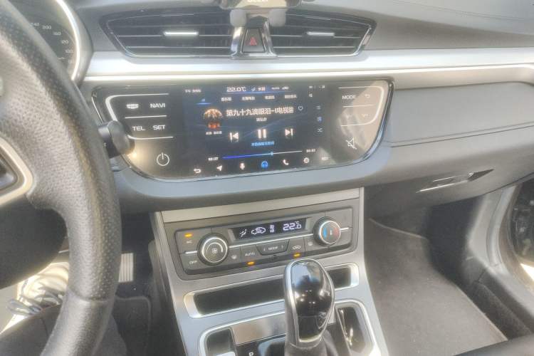 Used Geely Auto Emgrand 2018 1.5L CVT Upward Connect Edition Audio And AC Panel