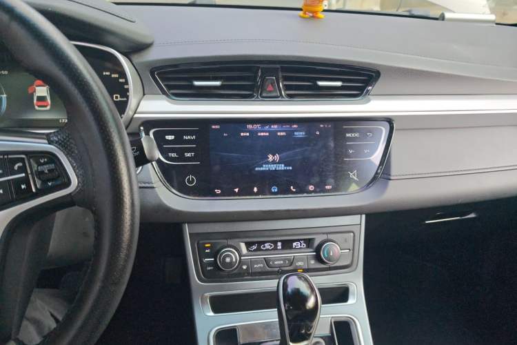 Used Geely Auto Emgrand 2018 1.5L CVT Upward Connect Edition Audio And AC Panel