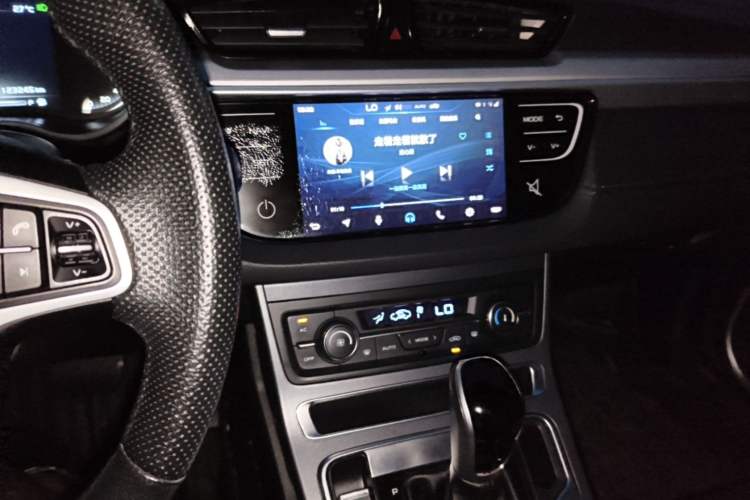 Used Geely Auto Emgrand 2018 1.5L CVT Upward Connect Edition Audio And AC Panel