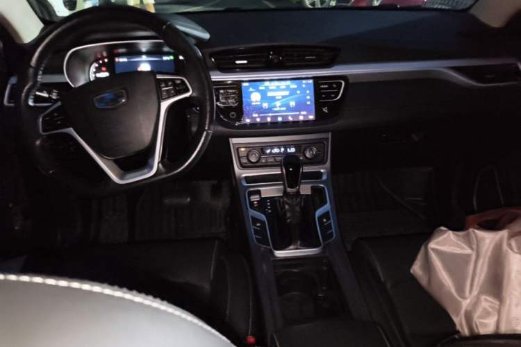 Used Geely Auto Emgrand 2018 1.5L CVT Upward Connect Edition Center Console