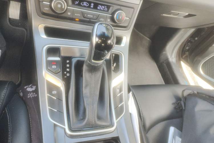 Used Geely Auto Emgrand 2018 1.5L CVT Upward Connect Edition Gear Lever