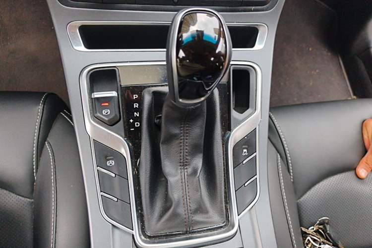 Used Geely Auto Emgrand 2018 1.5L CVT Upward Connect Edition Gear Lever