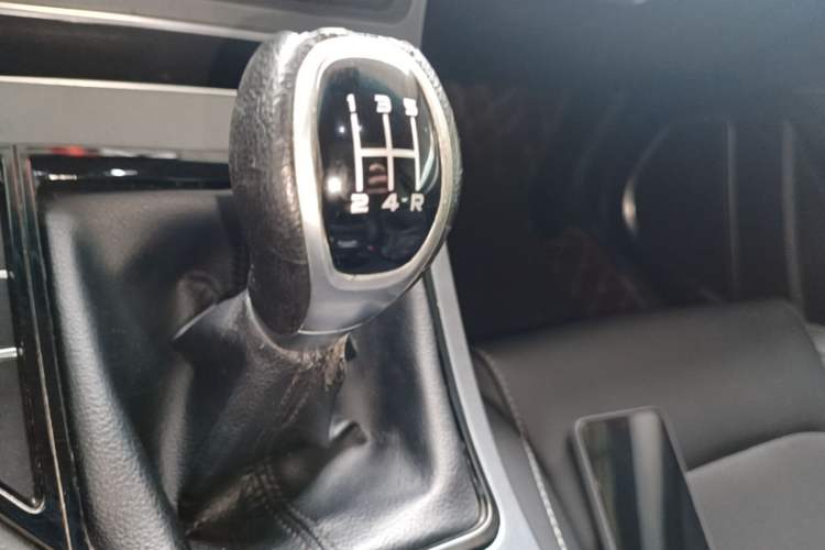 Used Geely Auto Emgrand 2018 1.5L Manual Upward Connect Edition Gear Lever