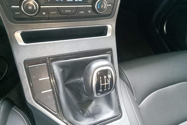 Used Geely Auto Emgrand 2018 1.5L Manual Upward Connect Edition Gear Lever