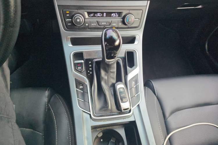 Used Geely Auto Emgrand 2018 1.5L CVT Upward Connect Edition Gear Lever