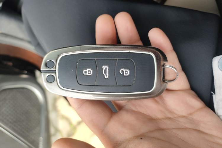 Used Geely Auto Emgrand 2018 1.5L Manual Luxury Model Interior 1