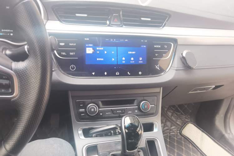 Used Geely Auto Emgrand 2018 1.5L CVT Upward Connect Edition Audio And AC Panel