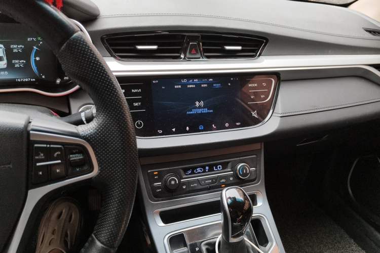 Used Geely Auto Emgrand 2018 1.5L CVT Upward Connect Edition Audio And AC Panel