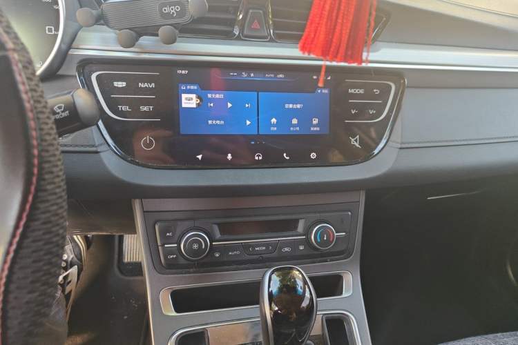 Used Geely Auto Emgrand 2018 1.5L CVT Upward Connect Edition Audio And AC Panel