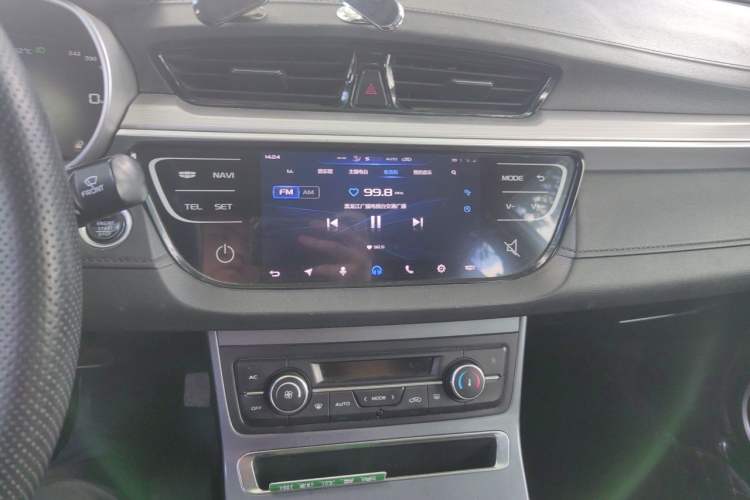 Used Geely Auto Emgrand 2018 1.5L Manual Upward Connect Edition Audio And AC Panel