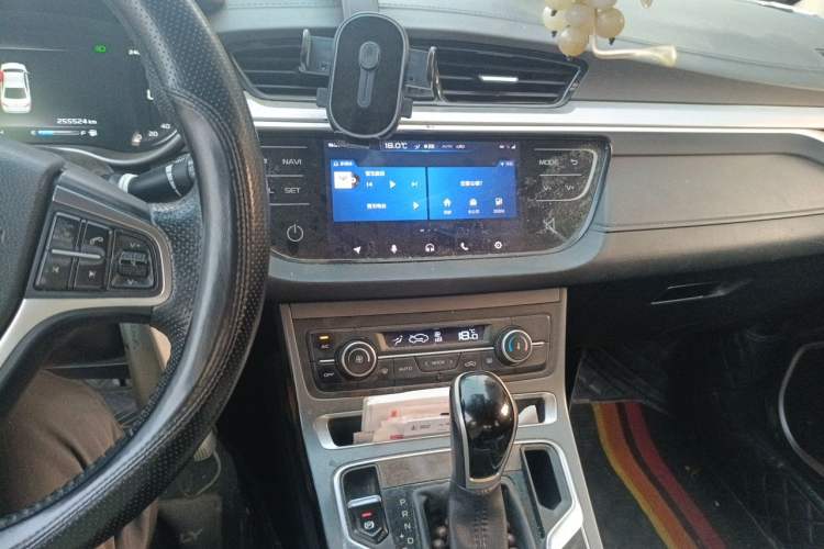Used Geely Auto Emgrand 2018 1.5L CVT Upward Connect Edition Audio And AC Panel