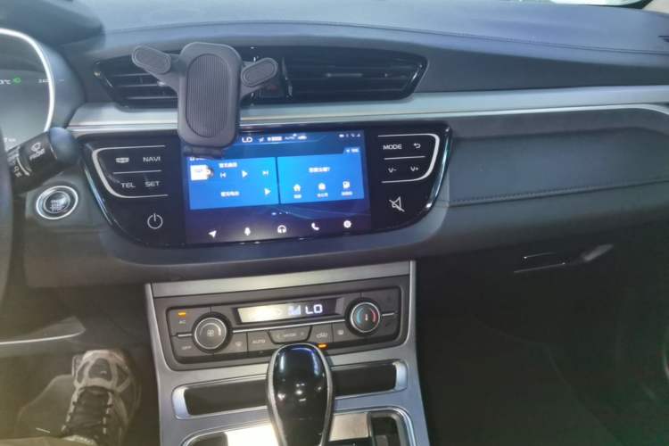 Used Geely Auto Emgrand 2018 1.5L CVT Upward Connect Edition Audio And AC Panel