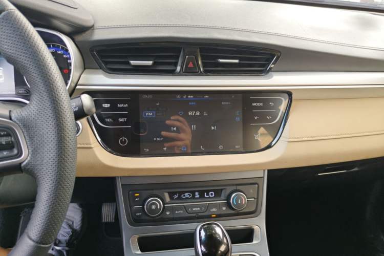 Used Geely Auto Emgrand 2018 1.5L CVT Luxury Model Audio And AC Panel
