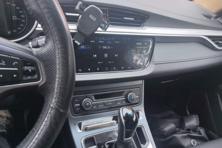 Used Geely Auto Emgrand 2018 1.5L CVT Upward Connect Edition Audio And AC Panel