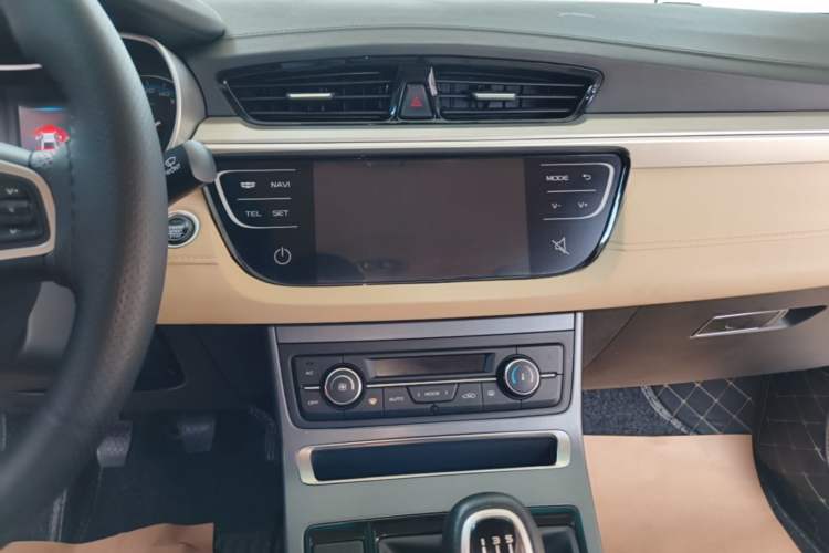 Used Geely Auto Emgrand 2018 1.5L Manual Luxury Model Audio And AC Panel