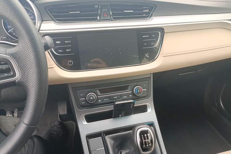 Used Geely Auto Emgrand 2018 1.5L Manual Luxury Model Audio And AC Panel