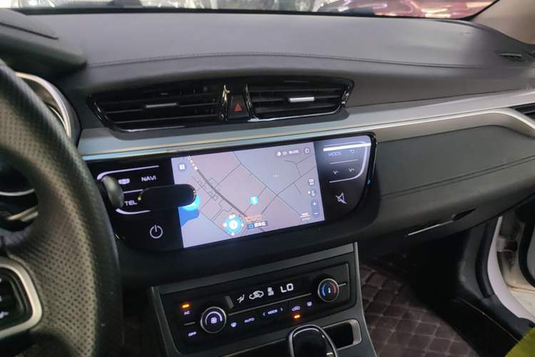 Used Geely Auto Emgrand 2018 1.5L CVT Upward Connect Edition Audio And AC Panel
