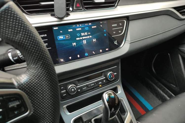 Used Geely Auto Emgrand 2018 1.5L CVT Upward Connect Edition Audio And AC Panel