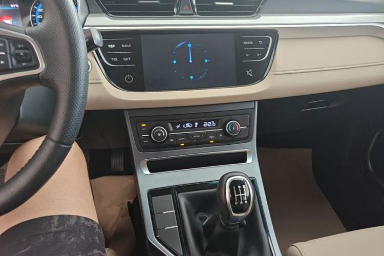 Used Geely Auto Emgrand 2018 1.5L Manual Luxury Model Audio And AC Panel